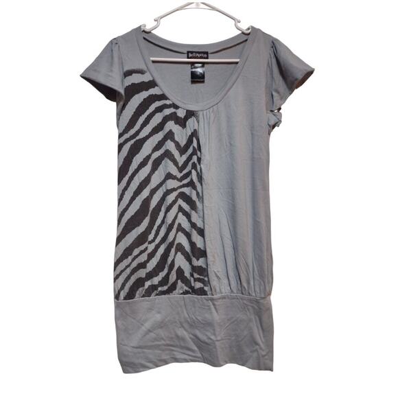 Hot tempered Tops - Hot Tempered Juniors Shirt Size Medium